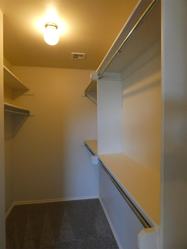 Building Photo - 2625 Cedar Tree Rd
