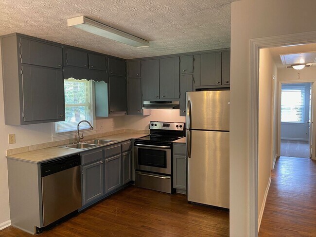 Building Photo - Charming Well Maintained Ranch on Quiet Cul-de-Sac – 3BR/2BA Near Downtown Decatur