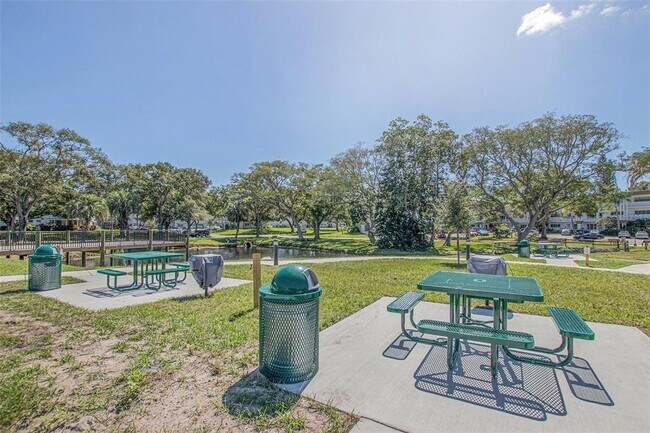 Building Photo - 2041 Australia Way W