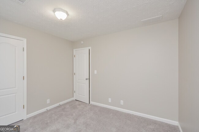 Building Photo - 165 Fields Creek Way