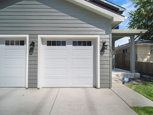Building Photo - 3-Bedroom Home with Private Garage and Fen...
