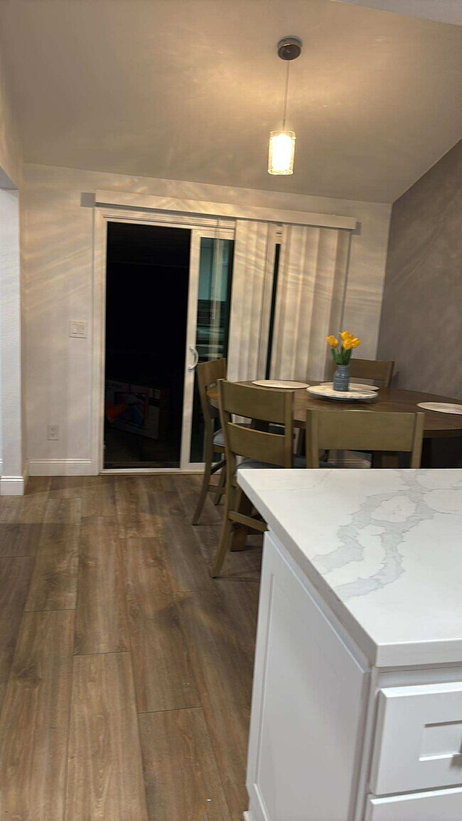 Building Photo - 1680 Gamay Cir