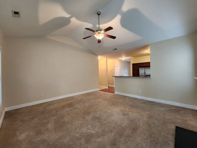 Building Photo - 3 Bedroom home with an upstair bonus room ...