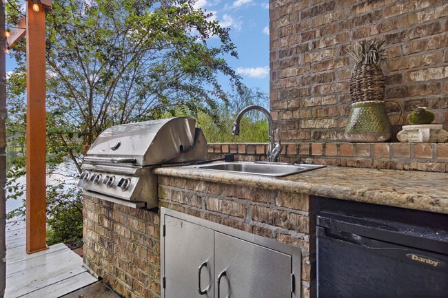 Building Photo - 15076 Audubon Lake Blvd