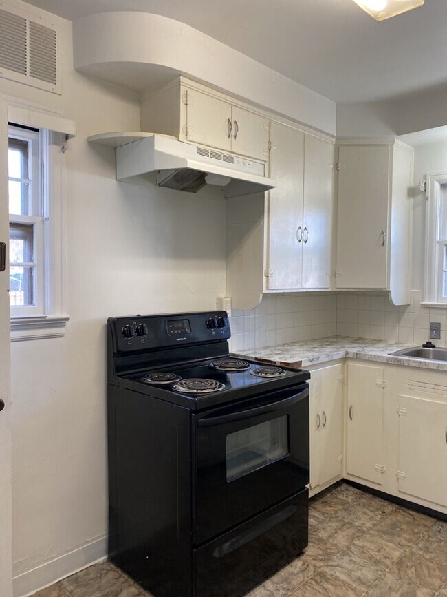 Building Photo - 2 Bed / 2 Bath Home - Close to UNC