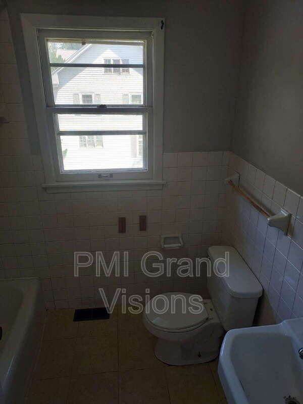 Building Photo - 340 N Monroe St
