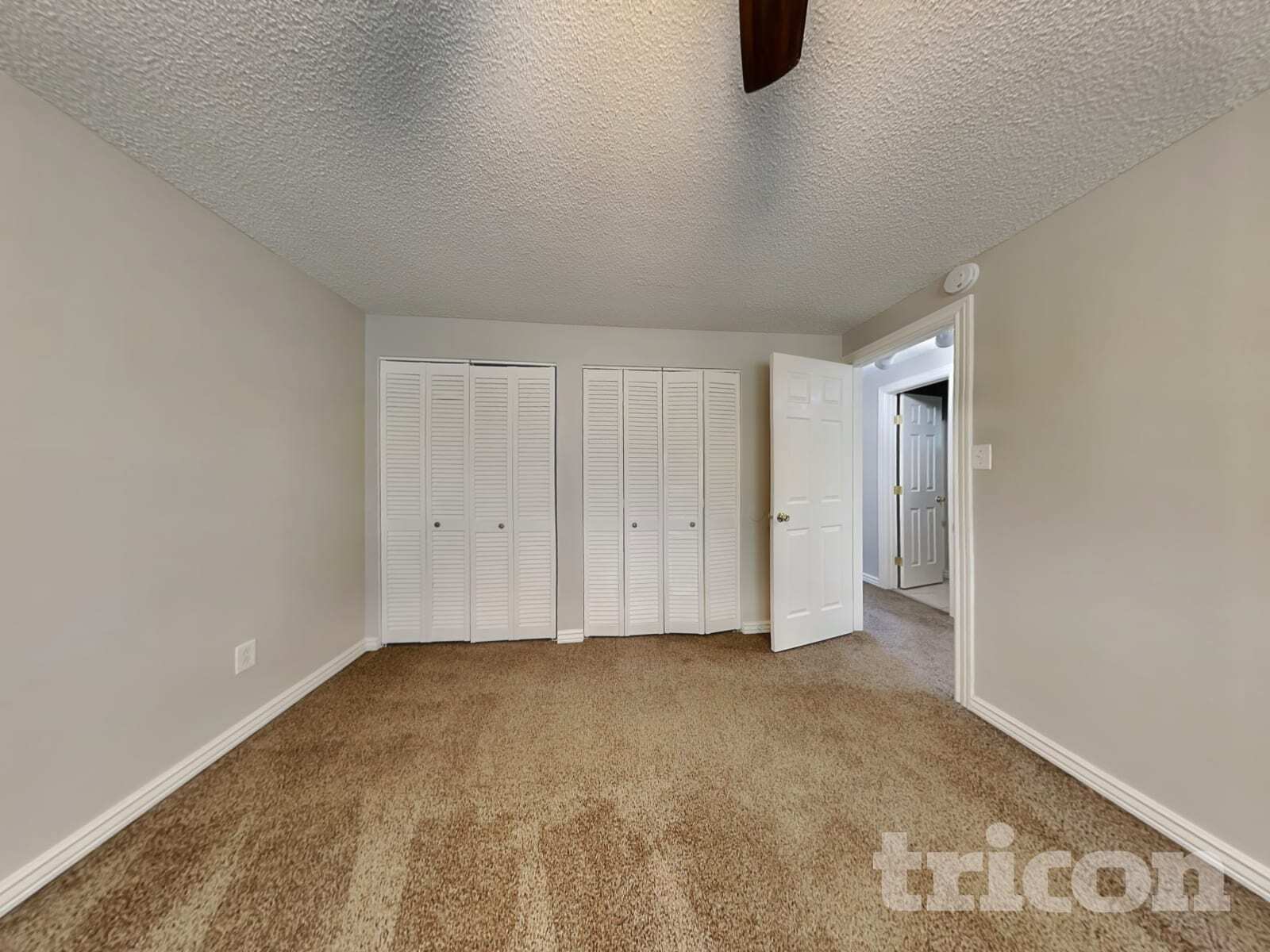 Building Photo - 945 E Huffaker Ln