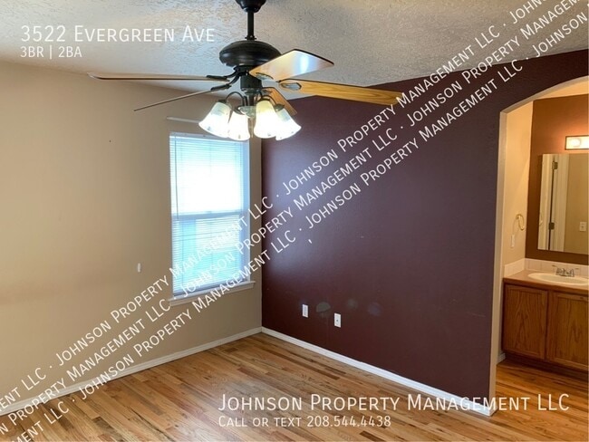 Building Photo - 3522 Evergreen Ave