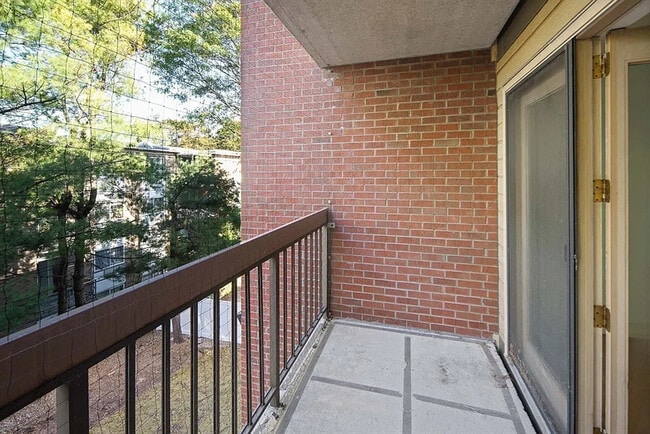 Building Photo - 4975 Washington St