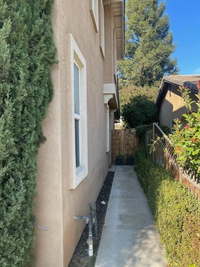 Building Photo - 11916 Grecian Laurel St