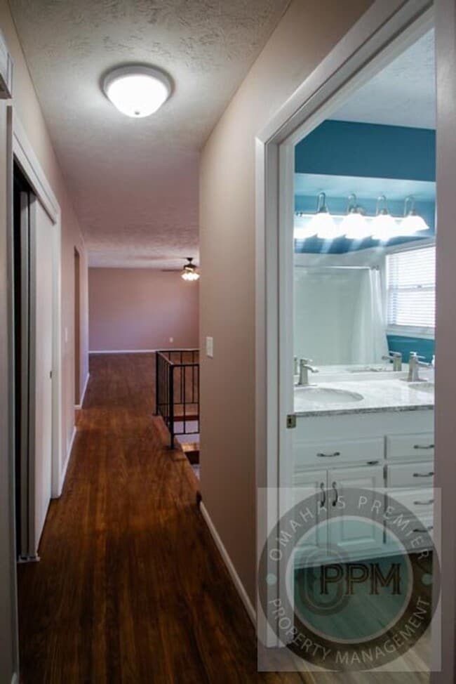 Building Photo - Charming 6 Bed 2 Bath Home Near the Offutt