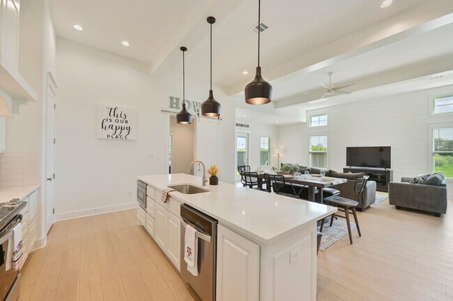 Primary Photo - 5040 Mooney Fls Dr