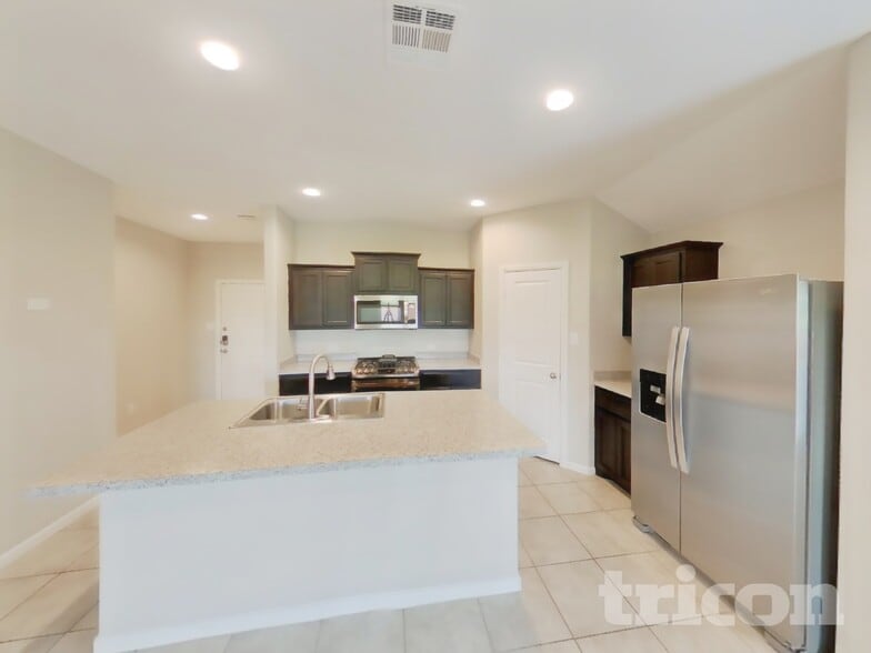 Building Photo - 10502 Ft Cibolo Trl