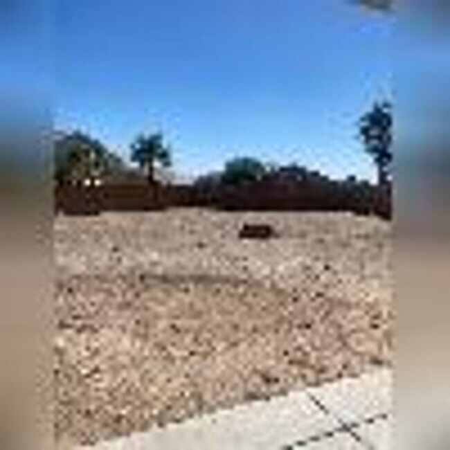 Building Photo - 4 Bedroom, 2 1/2 Bath Available Now!