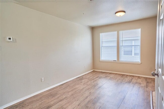 Building Photo - 2214 Katy Ln