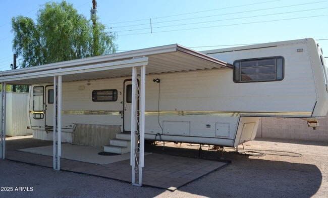 Building Photo - 677 S Warner Dr