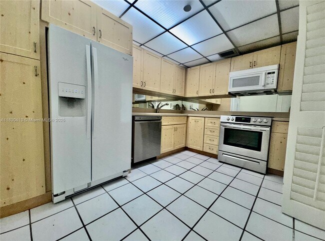Building Photo - 11113 Biscayne Blvd