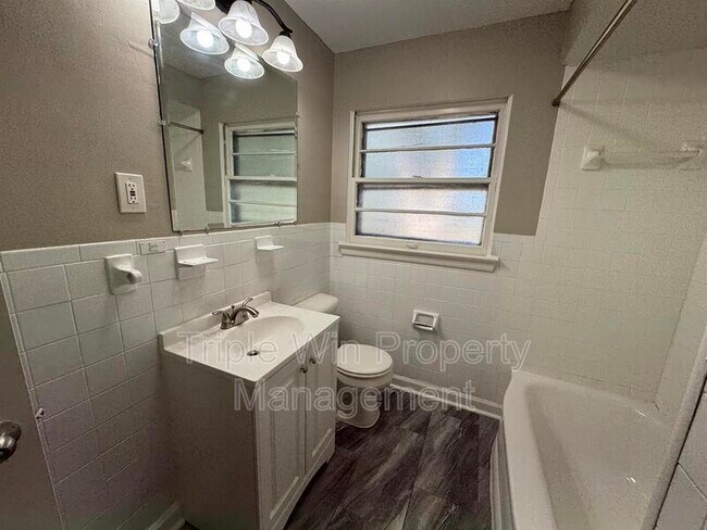 Building Photo - 8629 Elwyn Dr