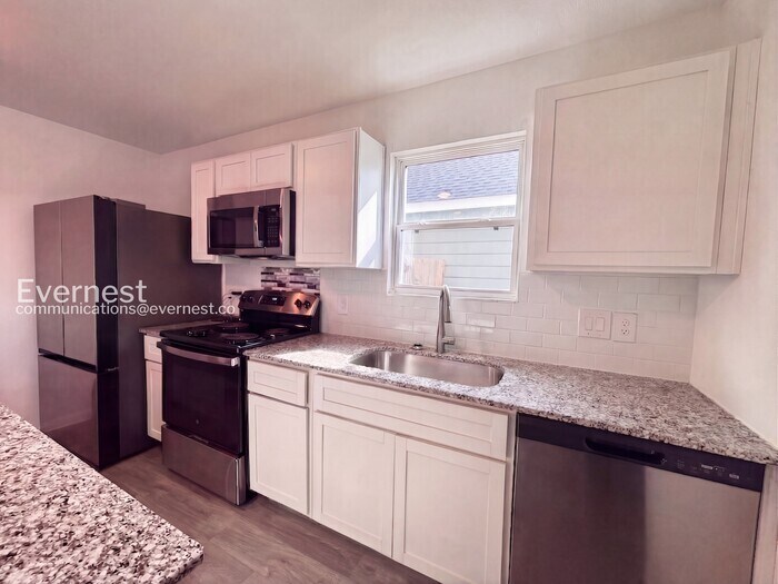 Building Photo - 16435 Valerie Marie Pl