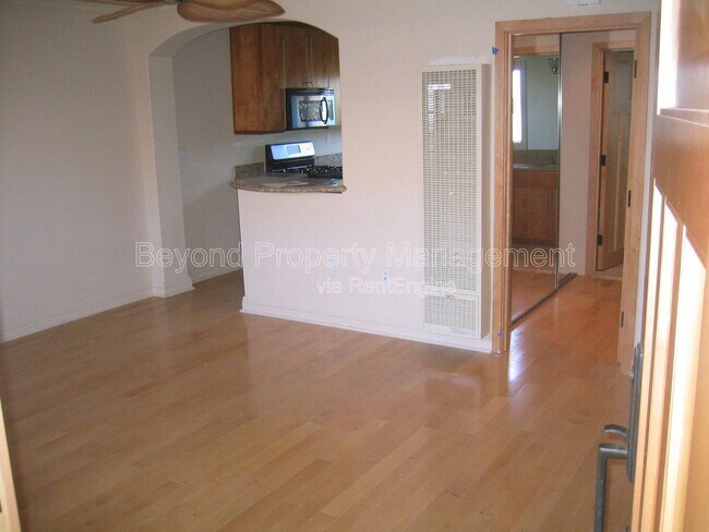Building Photo - 1049 Felspar St