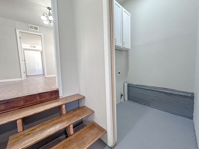 Building Photo - Midtown Tulsa: Stunning 4 bedroom 2 bathroom home