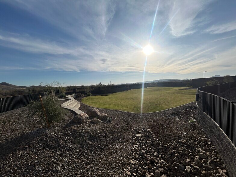 Building Photo - 2121 W Sonoran Desert Dr