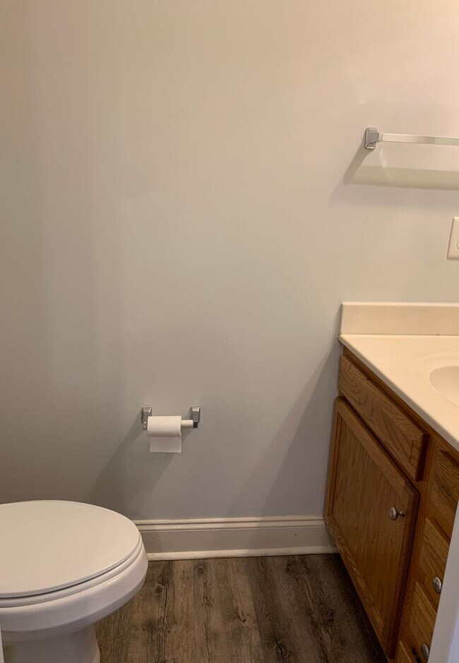 Building Photo - 2 Bedroom 1.5 Bath Townhome in Pleasant Gr...