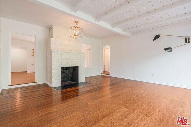 Building Photo - 574 N Almar Ave