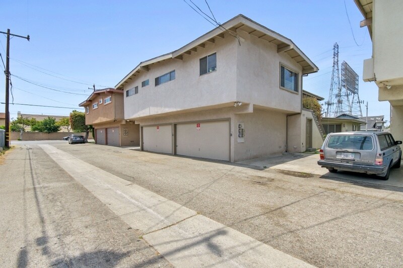 Building Photo - 3948 W 178th St