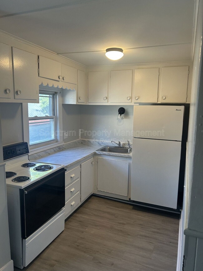 Building Photo - 45 Elm St