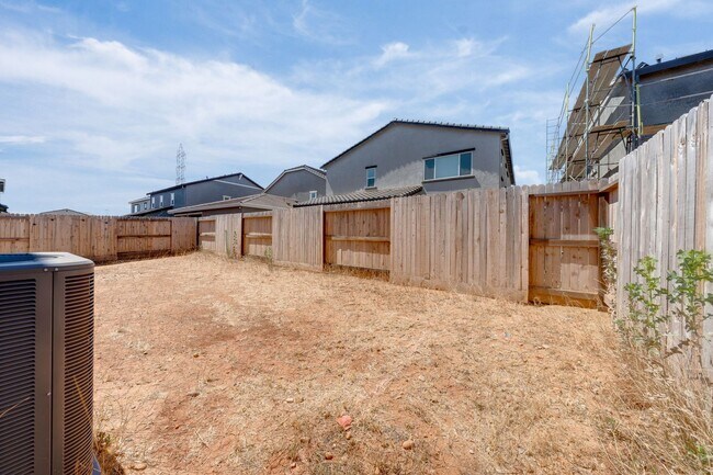Building Photo - New 4 Bedroom Home with Next Gen Suite + S...