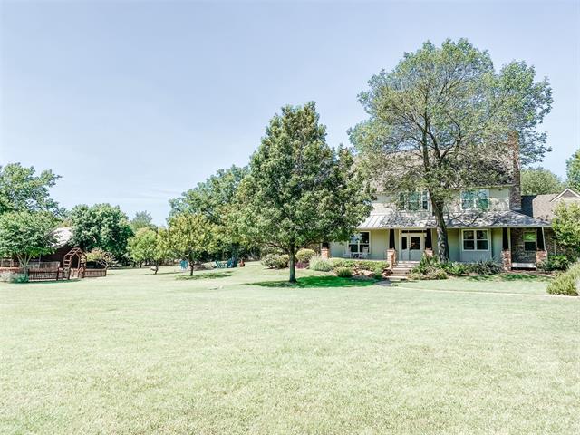 Building Photo - 581 Country Club Rd