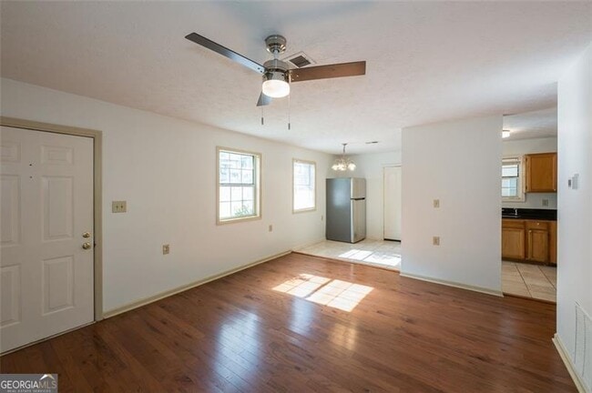 Building Photo - 503 Connally St SE