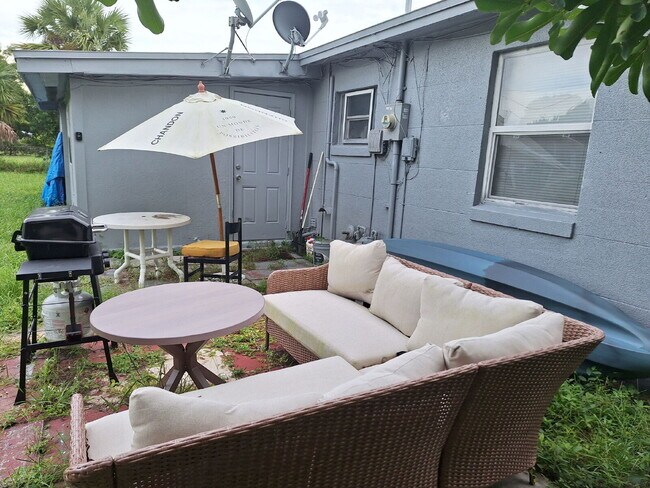 Building Photo - 3/2 Single Family Home available in Pt Cha...