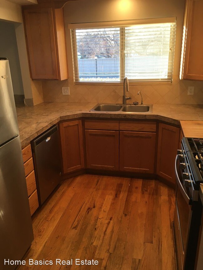 Building Photo - 4 br, 2.5 bath House - 3212 Shadowbrook Dr