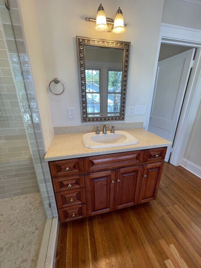 Building Photo - Updated 3/2 House in Old East Rome $1,895