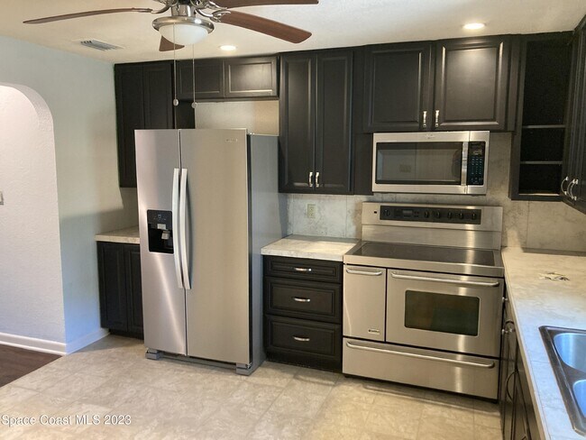 Building Photo - 933 S Tropical Trail