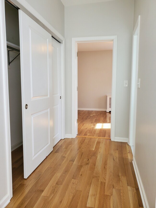 Building Photo - 43 S Adelaide Ave