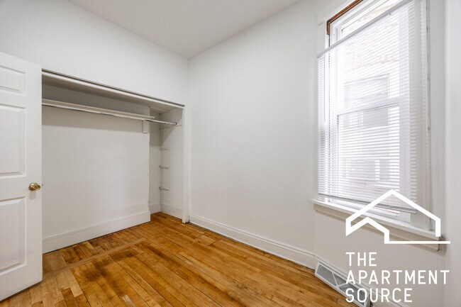 Building Photo - 2140 N Karlov Ave