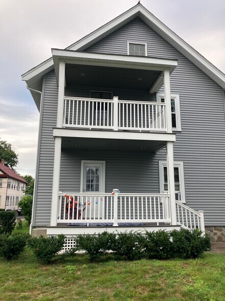Building Photo - 272 Willow St