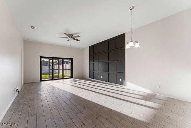 Building Photo - 3419 SW 8th Pl