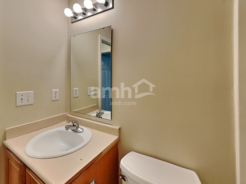 Building Photo - 5220 Bogey Dr