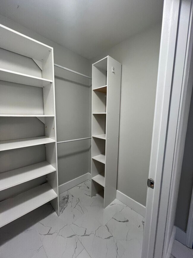 Building Photo - Renovated Brick Ranch in NW Charlotte