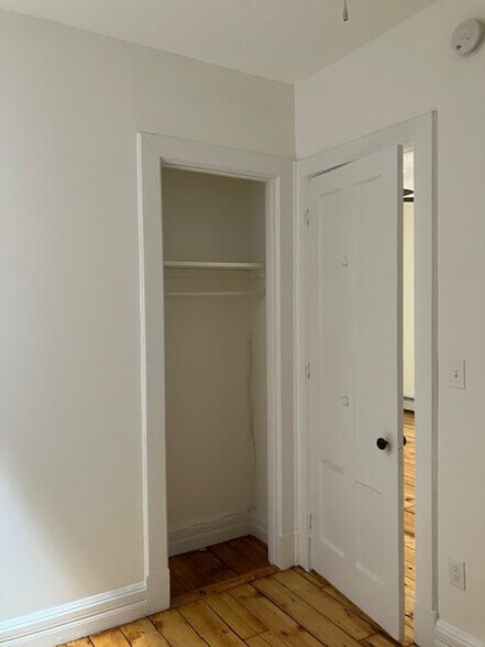 Building Photo - 184 1st St