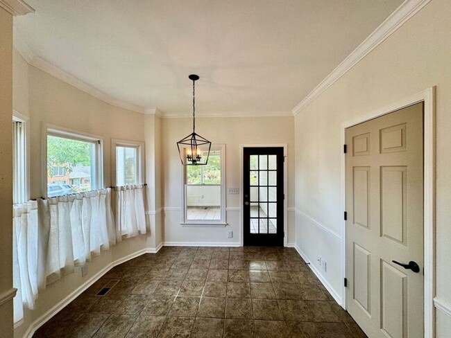 Building Photo - Captivating 3 BR/ 2 BA home in Vestavia!