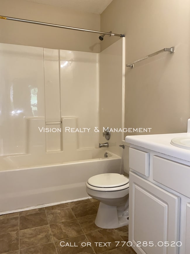 Building Photo - 124 Pin Oak Trail