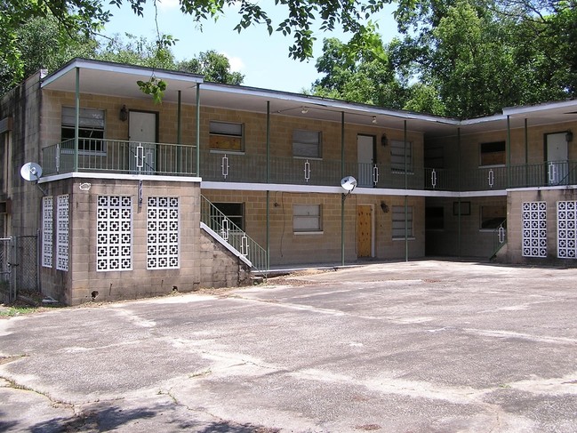 Primary Photo - 710 Wailes St