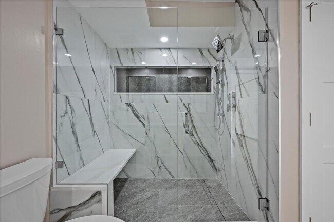 Building Photo - 5540 N Ocean Dr