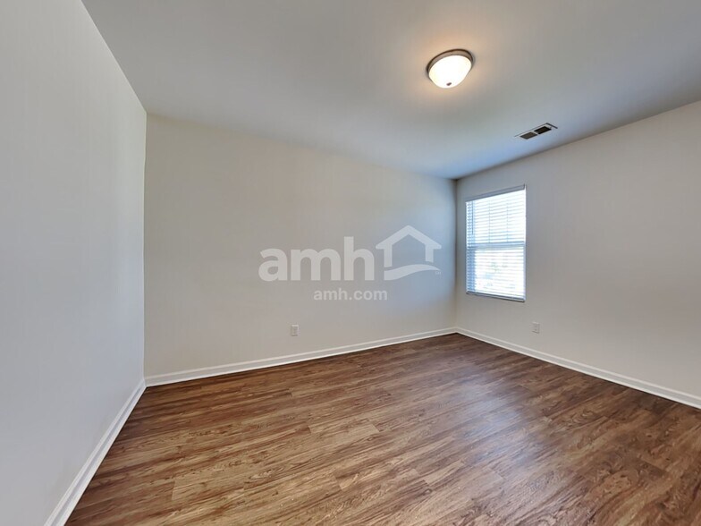 Building Photo - 206 Orion Way