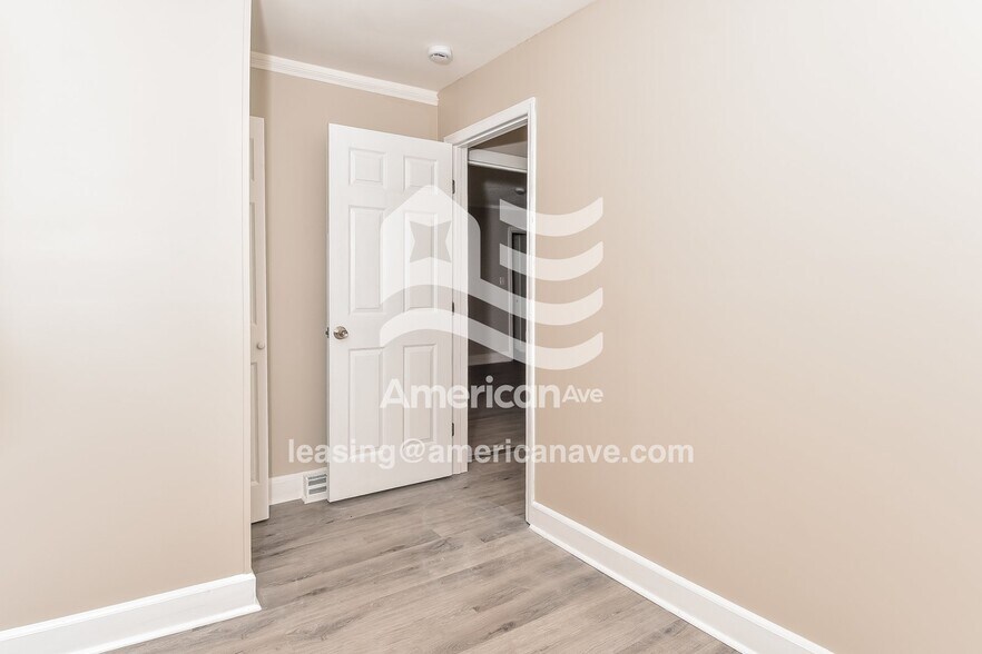 Building Photo - 205 Bowling Ave